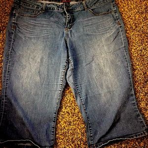 Denim capris Torrid size 26